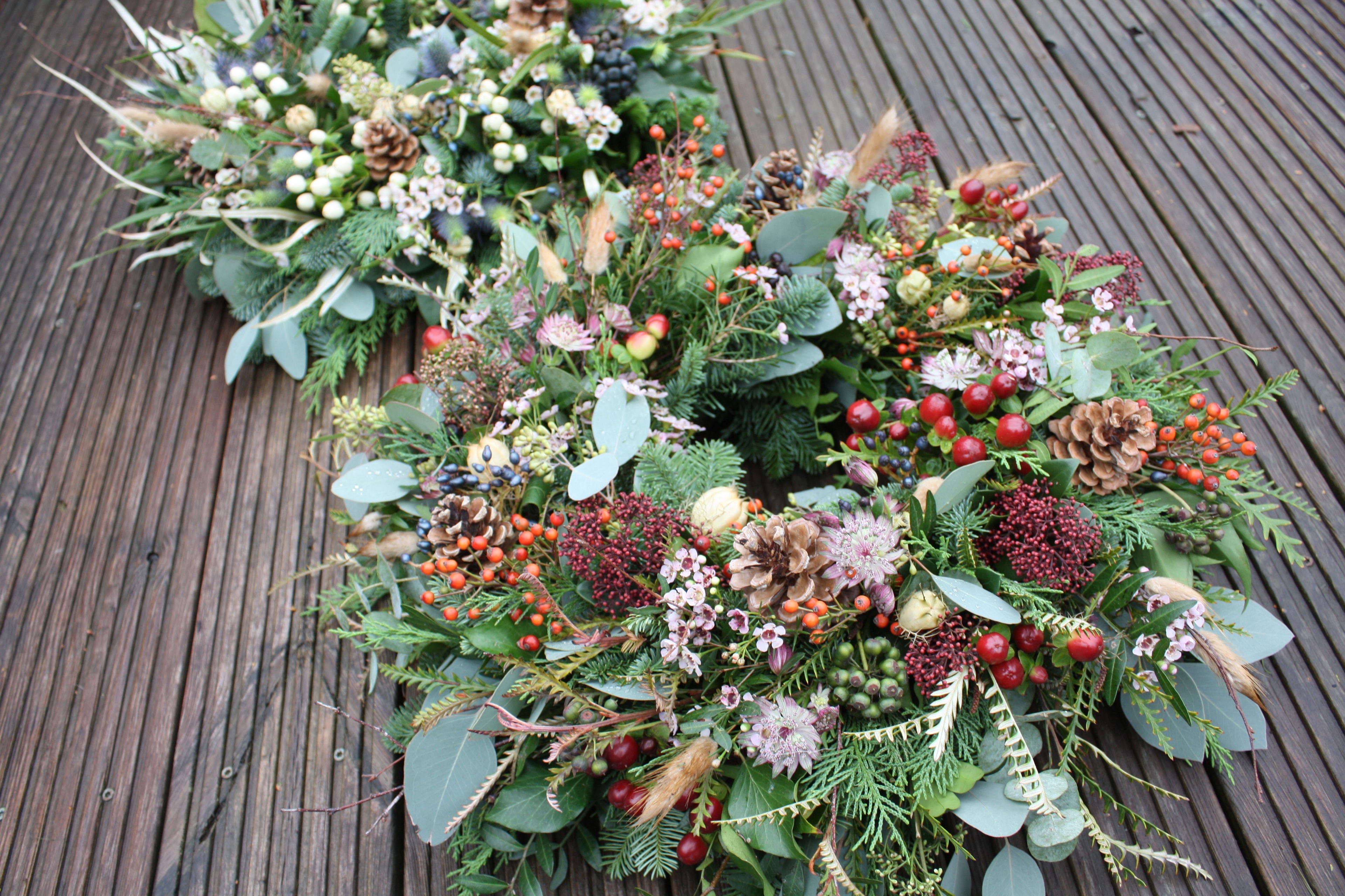 Autumn wreath with berries and astrantia
